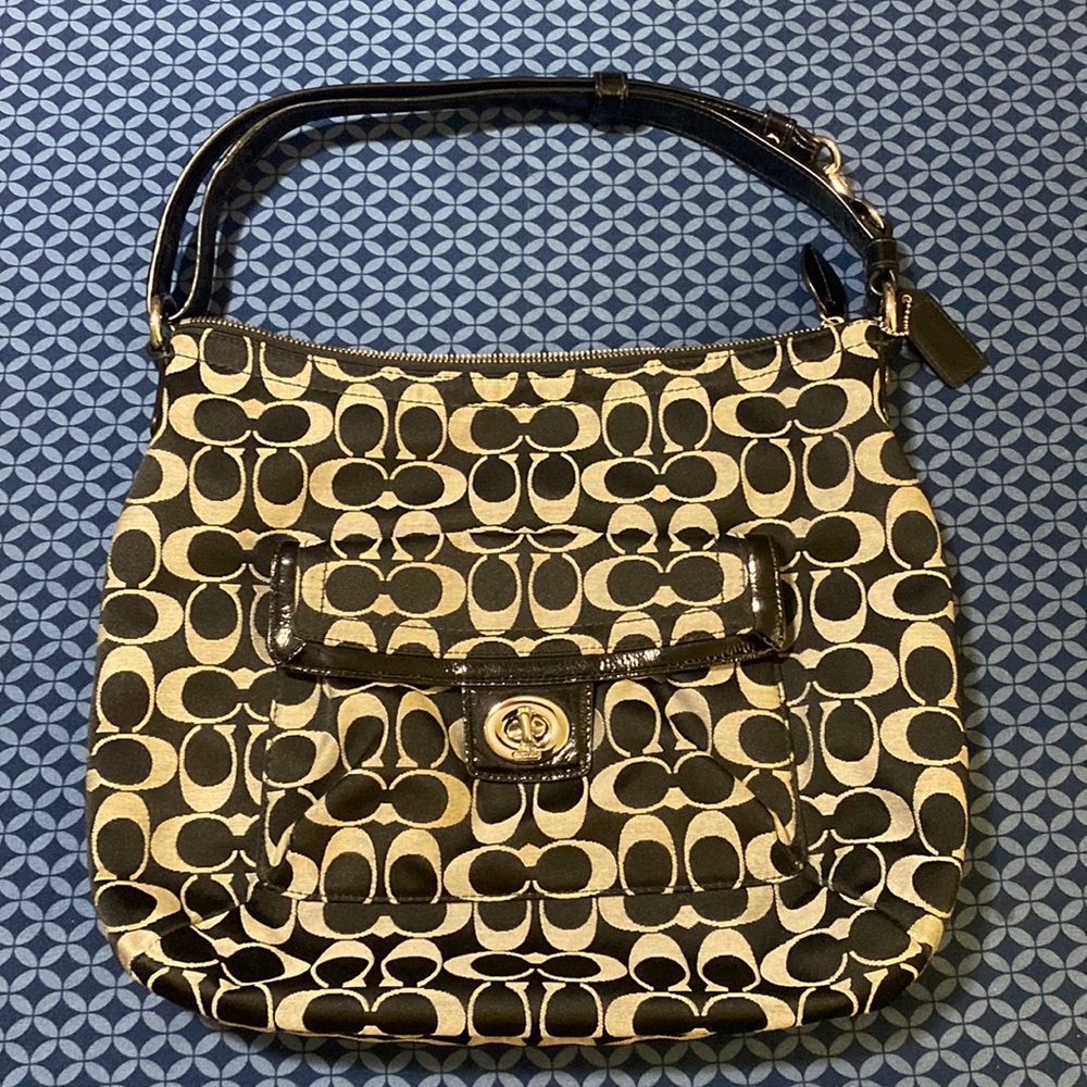 Authentic coach convertible shoulder bag/crossbody.